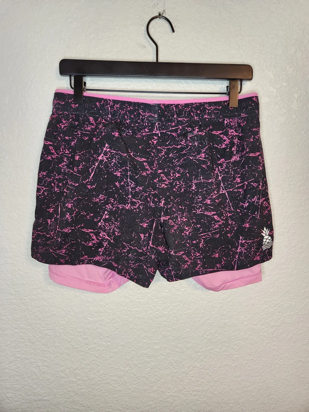 Chubbies Ultimate Training Short black and pink marble size S inseam 4